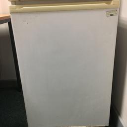 Fridge not brilliant but would do for someone starting out £10 havnt got the pictures of the inside but will b clean and tidy collection Mansfield /pleasley. Will deliver if local to Mansfield for petrol cost