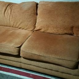 Sofa & chair.
Could do with a clean.
Suit person starting out or student.
Comfy sofa.
Pickup only or man with a van.