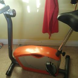 Quiet exercise bike in very good condition
Hart monitor
Variable tension