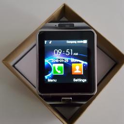 Smartwatch Neu in Silber kann selbständig mit eigener Simkarte benutzt werden oder über Bluetooth und BT- App mit dem Handy verbunden werden. Auch Whatsapp ist möglich. Eine Camera und SD schacht ist auch integriert. Funktioniert mit Android und Ios Geräten.