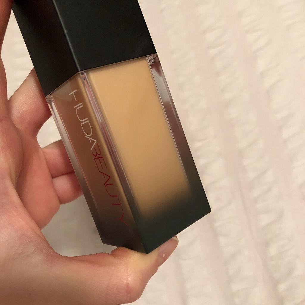 Huda beauty Faux Filter foundation in 10128 Torino for €29.00 for sale