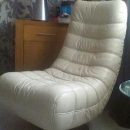 Leather angel chair rotates 360 good condition no rips ect could do with a clean as been in storage cost £300 new few years ago £35 ono