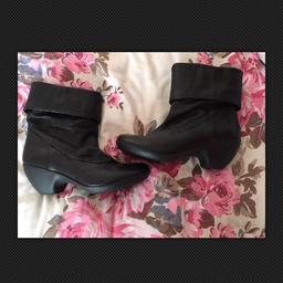Women's 'Fly London Black Leather' Boots - Size 39

Good condition only worn twice

If you want anymore pictures or have any questions please let me know.