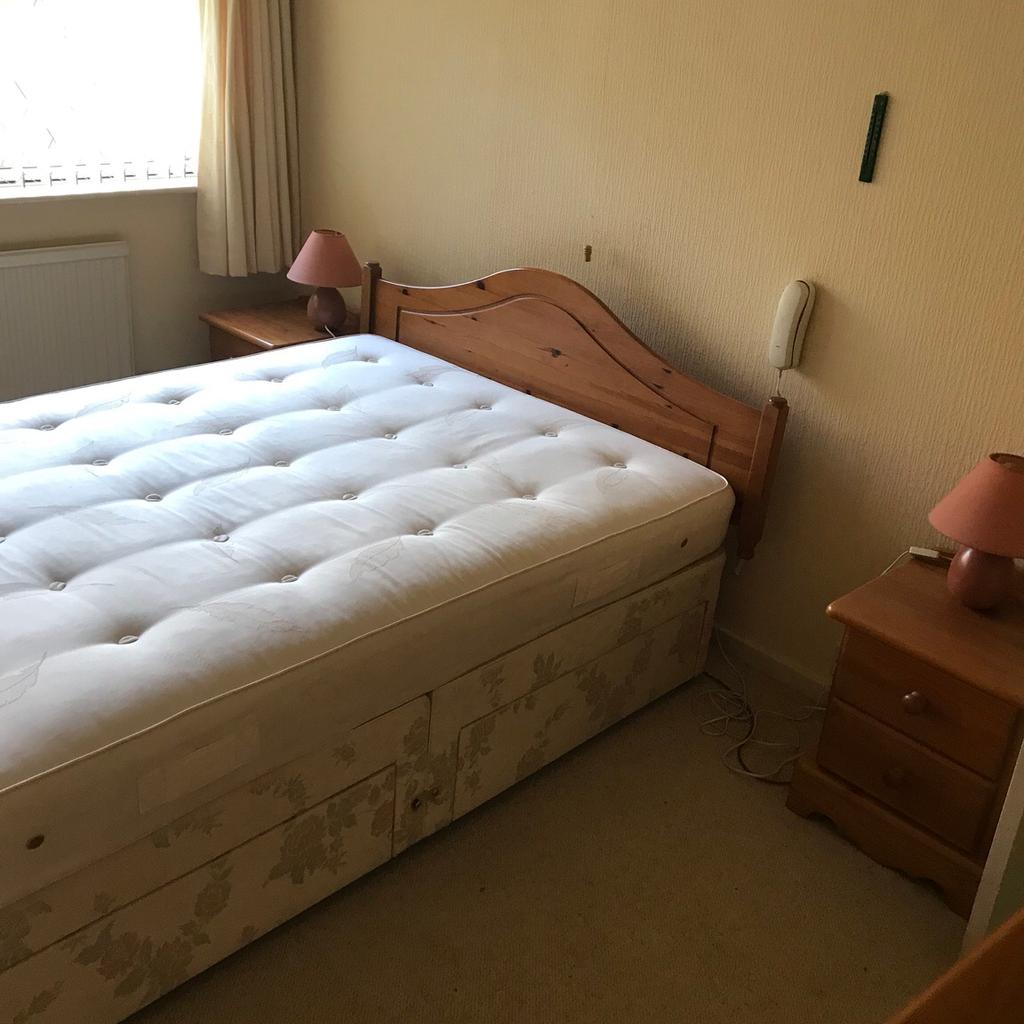 Oak double divan bed with mattress in HD1 Kirklees für £ 100,00 zum