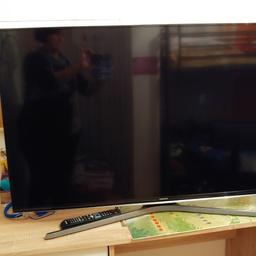 Ich verkaufe mein Samsung Smart TV mit 123 cm großem Bildschirm,wenig gelaufen in einen sehr gutem Zustand.