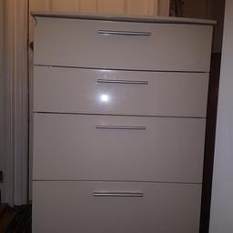 sets of 4 draws chest of draws with 1 draw face damaged but really good condition otherwise