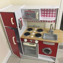 Width 110cm x height 103cm x depth 43cm.
Good condition, high quality, full working order. A bit of play doh and kinetic sand caught in hob sections (see pic).
Collection preferred but possibly able to deliver around Melksham/Trowbridge/BoA