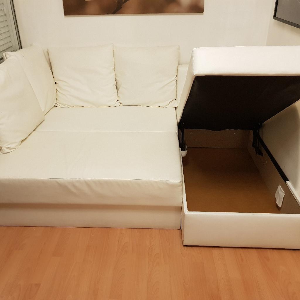 3 Seater White Faux Leather Chaise Sofa Bed in SE16 Southwark für £ 150