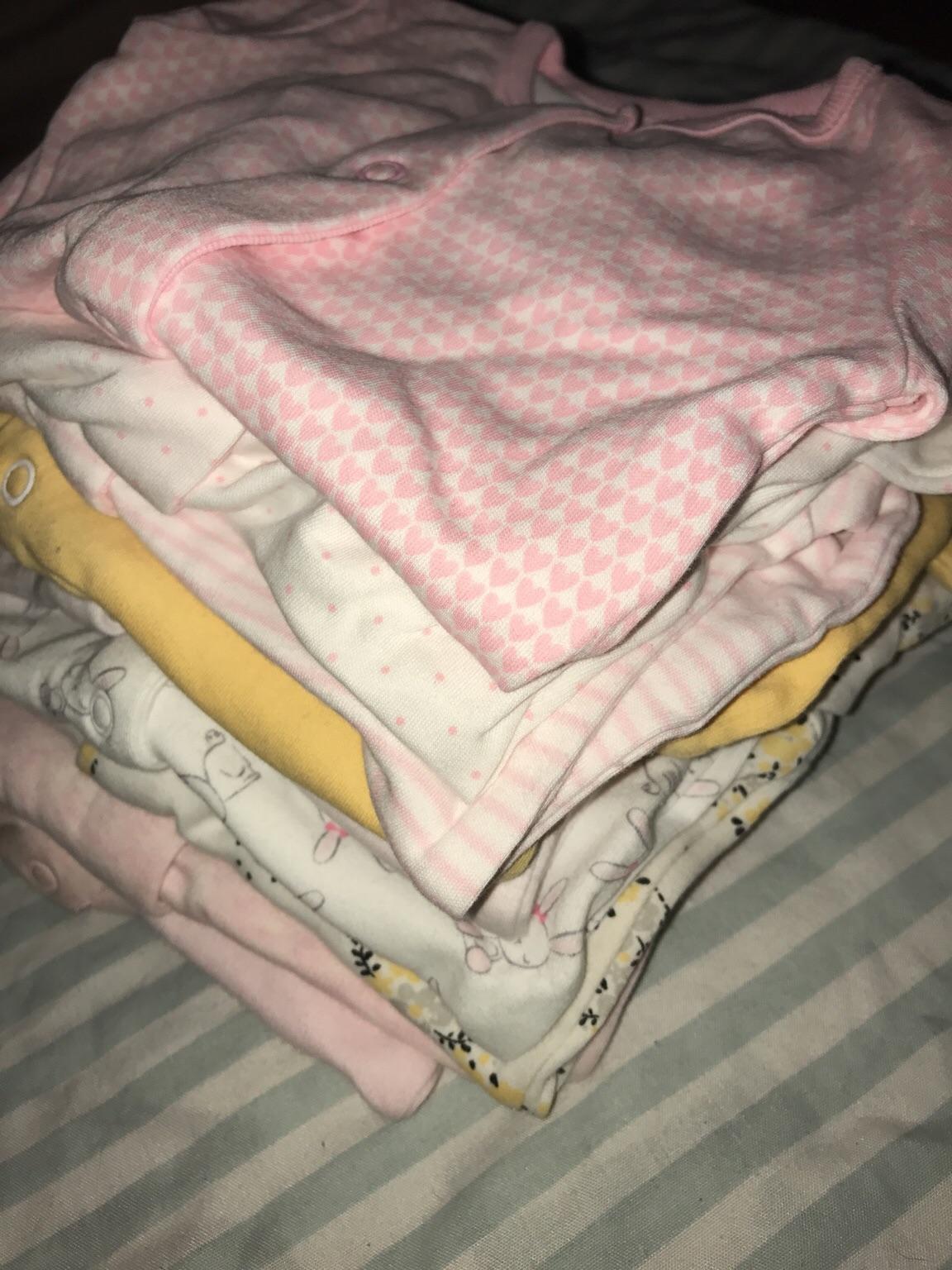 Baby grows (Girl) size newborn and first size in SW11 Wandsworth für 1,00 £ zum Verkauf Shpock DE