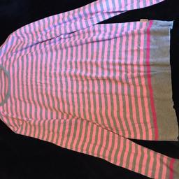 Men’s Ted Baker top, size 3

In excellent condition

From a non smoking and pet free household

Collection from Folkestone or Hythe