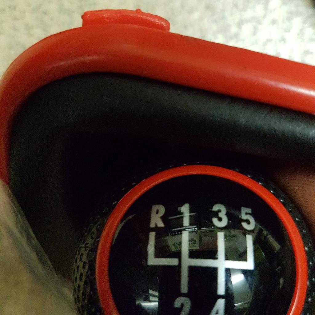 VW mk4 gear knob with gear gaitor in LS13 Leeds für 16,95 £ zum Verkauf