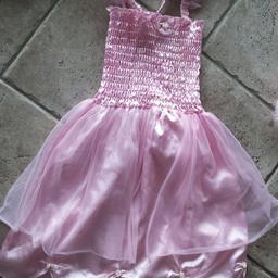 rosa Kleid und Prinzessin Lilifee (Flügel und Röckchen)
für Kinder von ca. 3 - 6 Jahren
alles zusammen