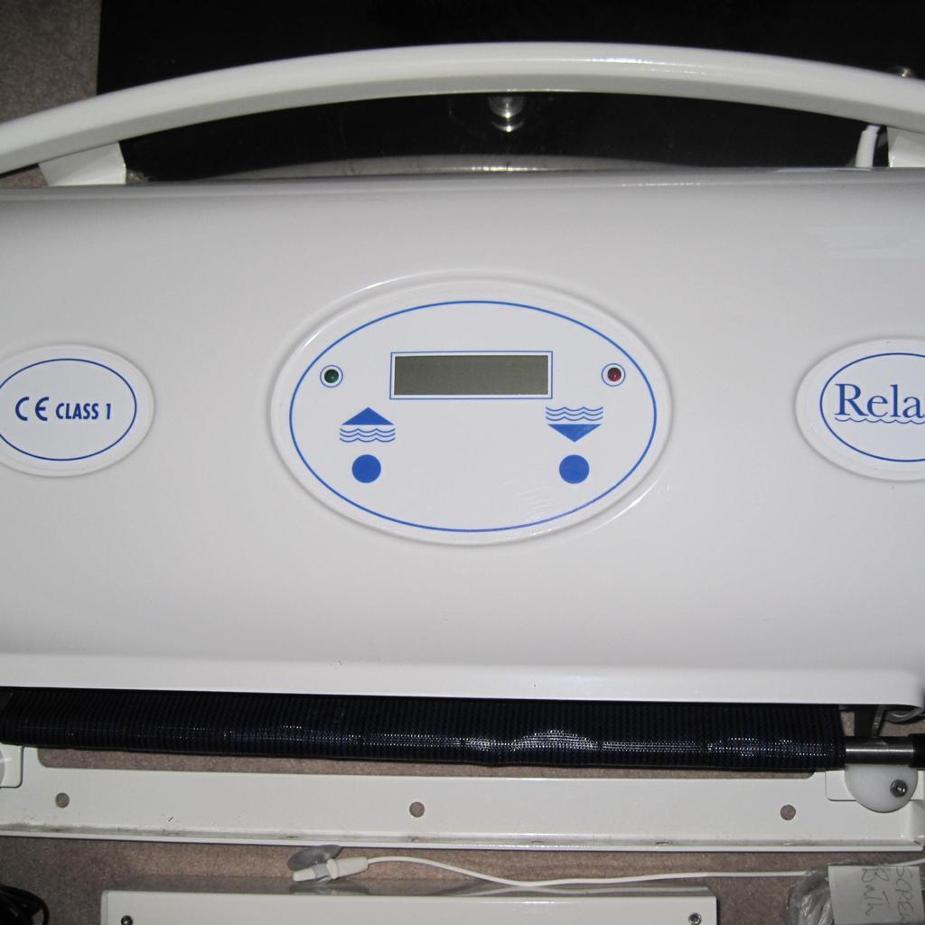 Relaxa Bath Lift Model No CRM 2015 in Sevenoaks für £ 400,00 zum