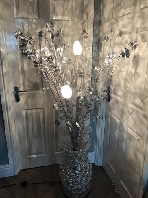 Buy & Sell Hart Village Hartlepool - Photos for Large lamp (requires couple of bulbs)