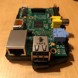 Unbenutzter Raspberry Pi Model B 2.1 inkl. Gehäuse und Netzteil

2x USB
1x LAN
1x SD-Kartenslot 
1x Audio 3,5 mm
1x HDMI