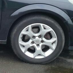 16" vauxhall snowflake alloys 5 stud 3 decent tyres and 1 need a tyre £90 or swap