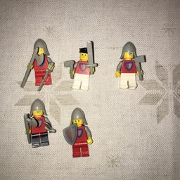 5 lego riddar gubbar med hjälmar och svärd