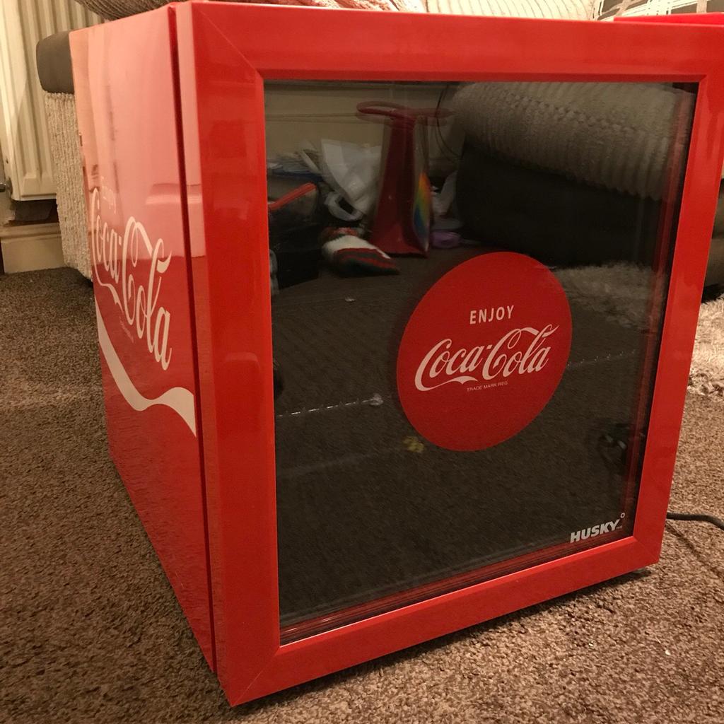 Husky Coca Cola mini fridge in WN7 Wigan für £ 50,00 zum Verkauf