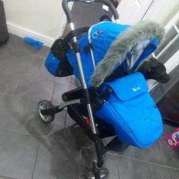 Silver cross wayfarer comes with carry cot , carseat and toddler sear. Few marks on frame from getting in and out of car. Will deliver if local. Rain cover included. *Fur not included* will consider swapping for a double