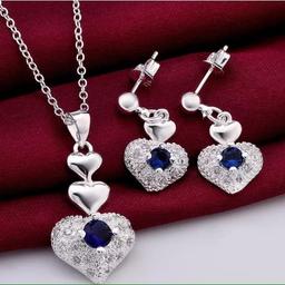18" Chain Diamanté Necklace &
Diamanté Earrings
925 Silver Plated
Boxed
Delivery available