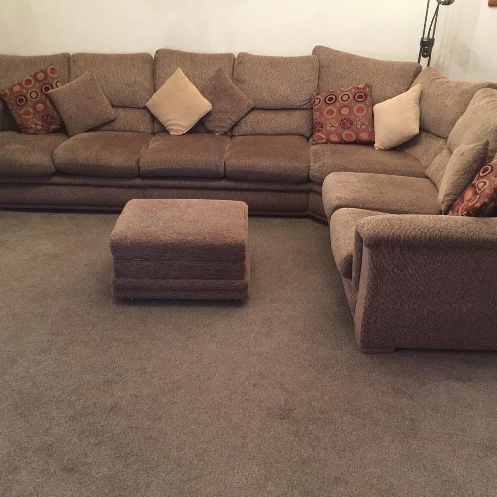 Larger corner sofa and 3 seater sofa in CV11 Bedworth für £ 350,00 zum