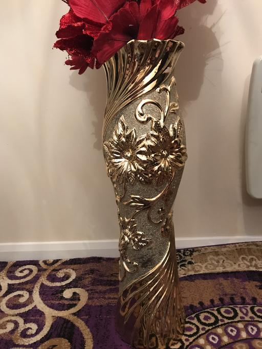 Buy & Sell Luton Town Centre Luton - Photos for Big golden flower vase