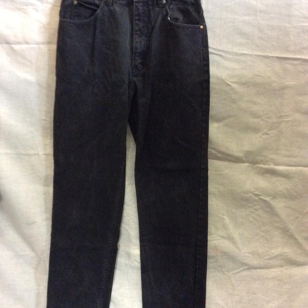 Black straight leg Trader Jeans in good condition.
Waist 32”
Length 32”
Hardly ever worn