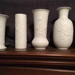 Verschiedene Vasen von Kaiser.

4 weiße und eine blaue ( echt Sekarffeuer Kobalt)

Die erste weiße Vase ist die 20. von 384

Alle zusammen 70€

An Selbstabholer

Preis ist VHB