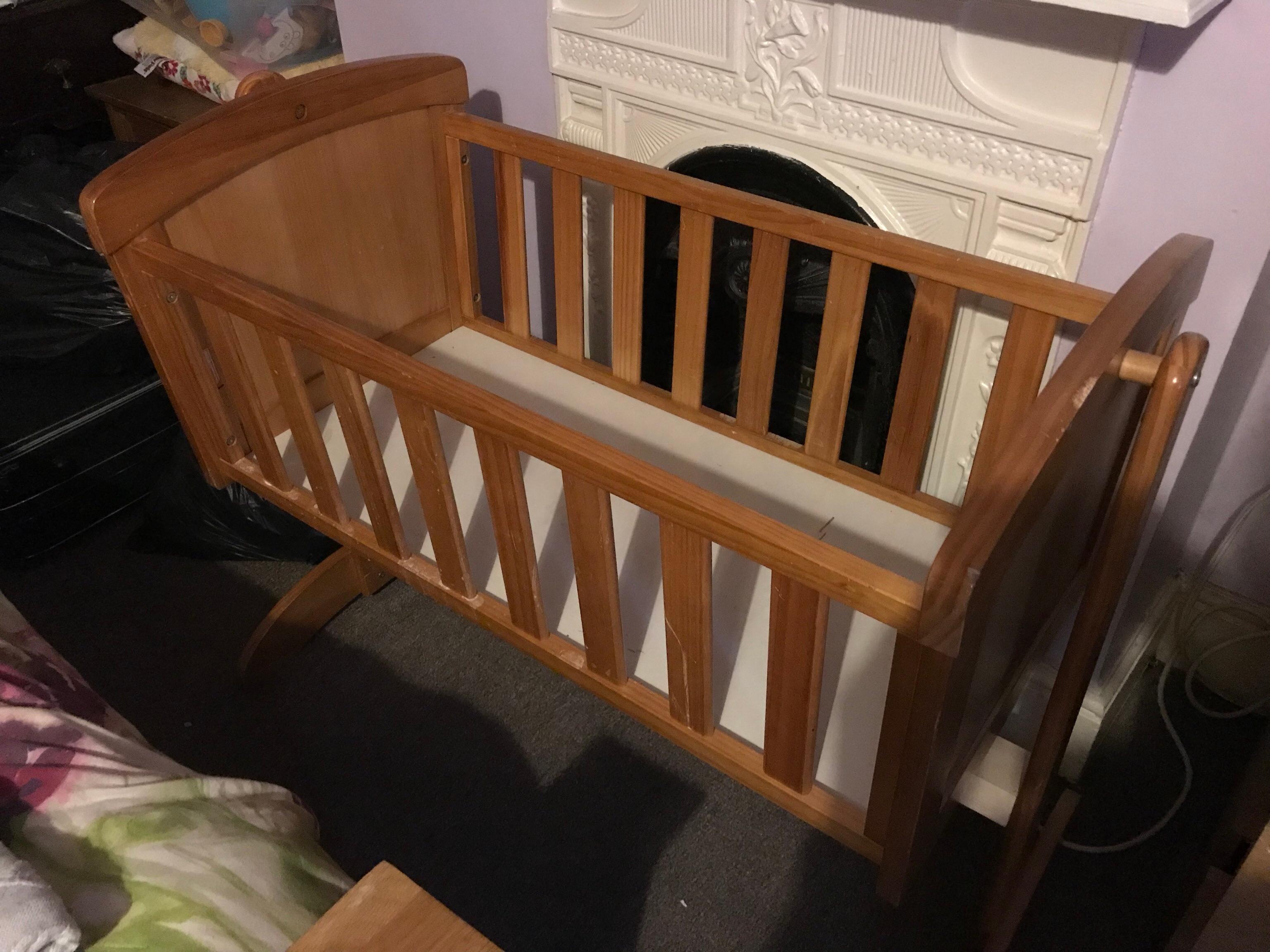 Winnie the pooh swinging clearance crib