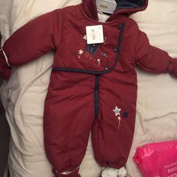 Baby boy winter suit. Unwanted gift, still has tag
Size 6-9months