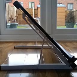 A2 Blundell Harling portable Trueline-drawing board on Sherborne-drawing stand.
Four angle positions: 15º, 30º, 45º, and 60º with steel backstand and handy pencil tray.
Surface dimensions: 65cm W x 47cm H x 1.5cm D. Used In very good condition!
Architects, Students or artist drawing board, RRP: £160.00

* If needed, I can deliver in Greater Manchester area for petrol per distance.