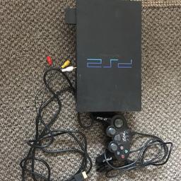 Comes with wired controller
Power cable
Cables to connect to tv
2 games
The sims bustin out
Gran turismo 3
Perfect working condition