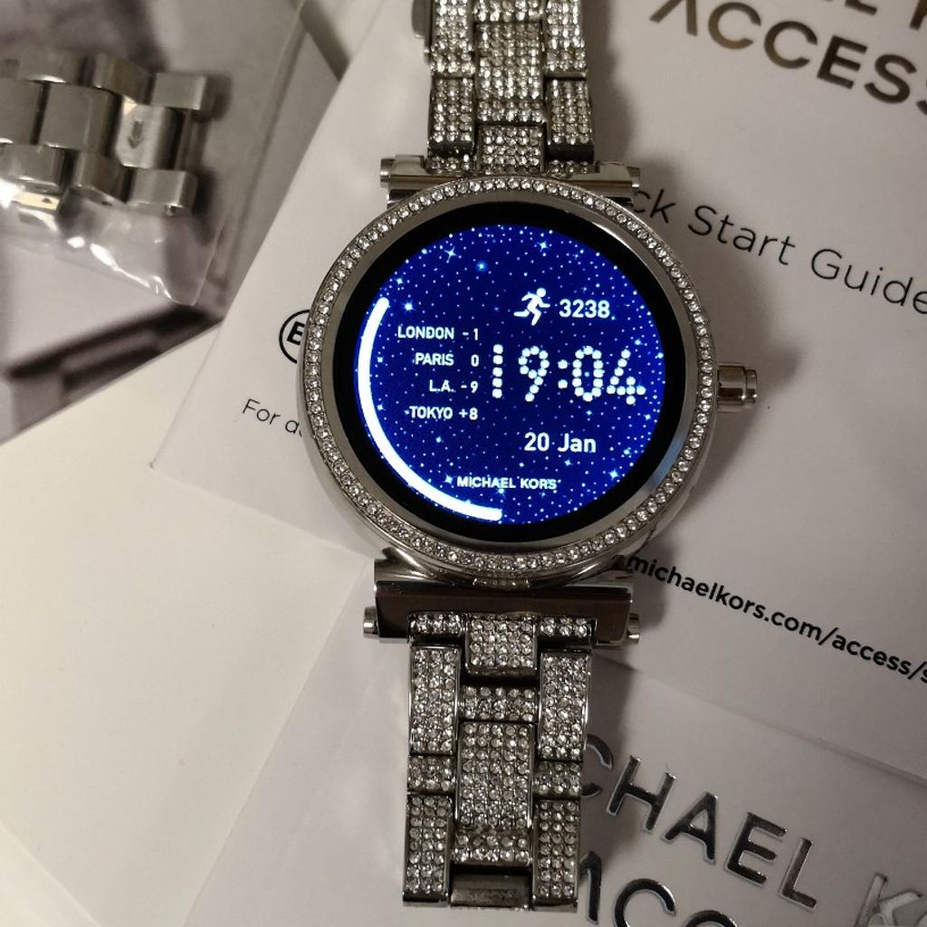 smartwatch-michael-kors-sofie-glitzer-in-12529-sch-nefeld-f-r-330-00