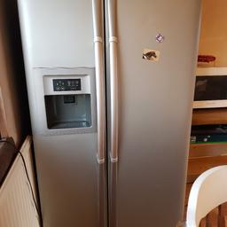 This is in excellent working order and ideal for a family it also has a water dispenser and ice maker just needs water pipe to connect it 
It is matalic silver 
Buyer collects