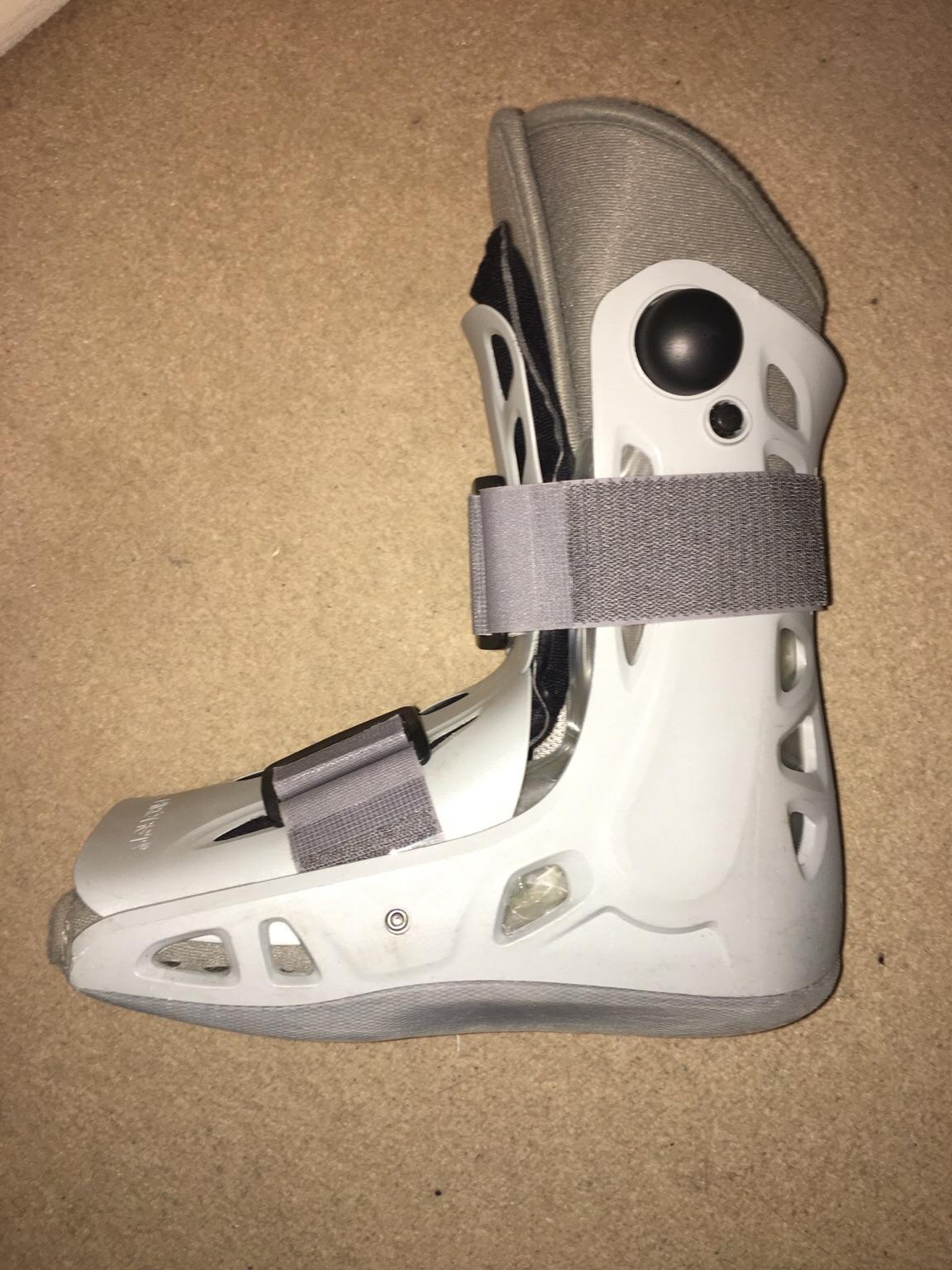 Air cast boot - ankle, foot injury in W10 Chelsea for £10.00 for sale ...