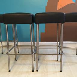 4 ikea bars stools, (JULIUS) black padded seats and chrome legs, good condition.
Seat height 63cm.
Collection only
