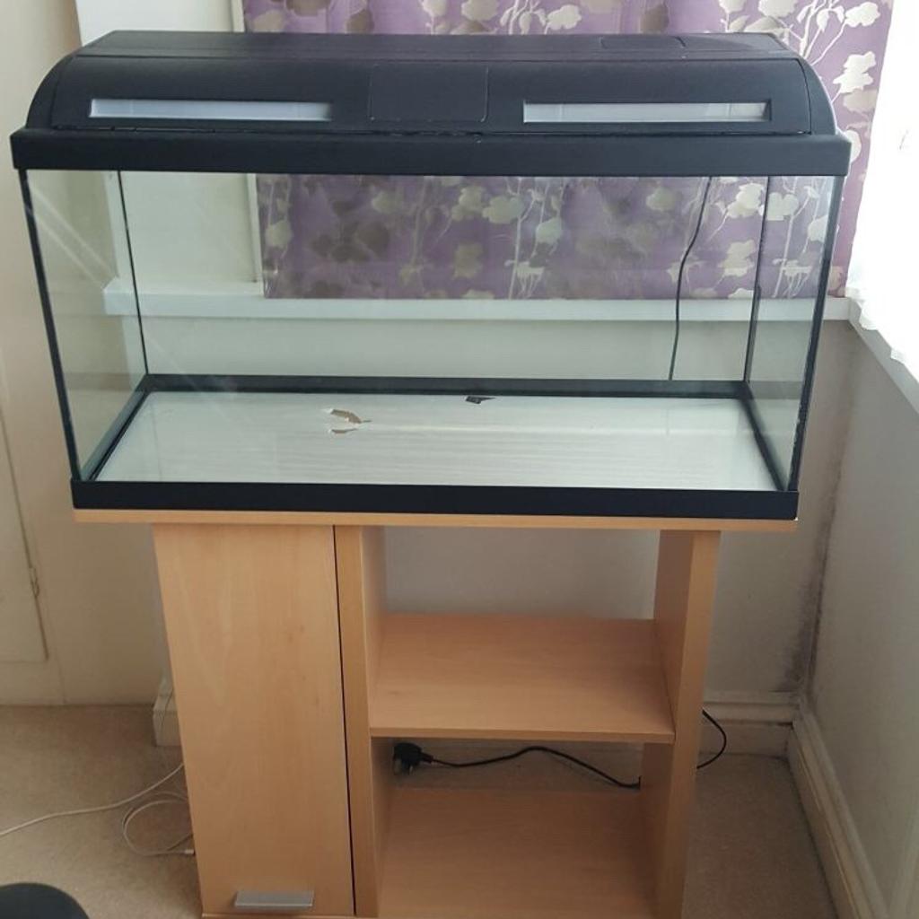 Fish tank and table in IG8 Redbridge for £50.00 for sale Shpock