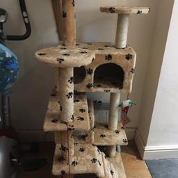 Tallest height is 51 inches and width is 18.5 inches. Paid £40 for it but my cats are not interested at all. As good as new! Bargain to be had.