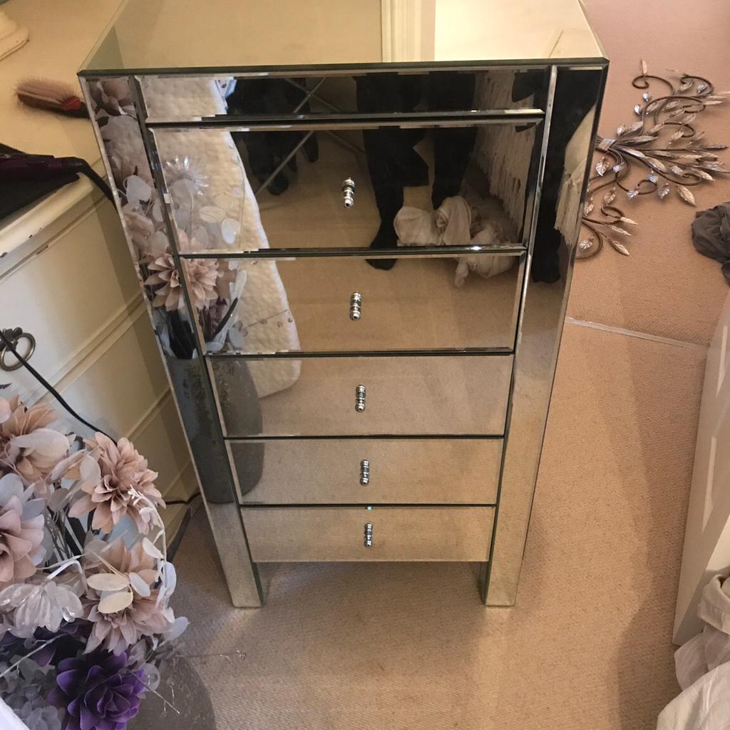 Mirrored tallboy chest of drawers in NR31 Yarmouth für £ 75,00 zum