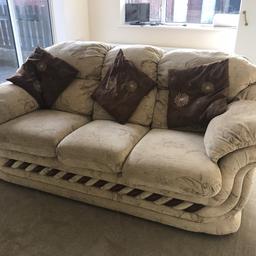 Beautiful 3 seater settee in natural tones. Great condition, originally cost over £1000. Offered for just £5 for quick sale as moving property. Buyer must collect.