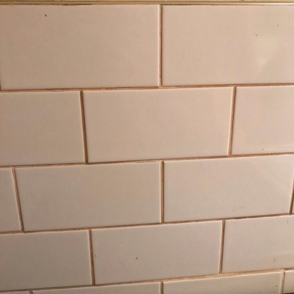 White tiles in WS7 Lichfield für £ 10,00 zum Verkauf | Shpock AT