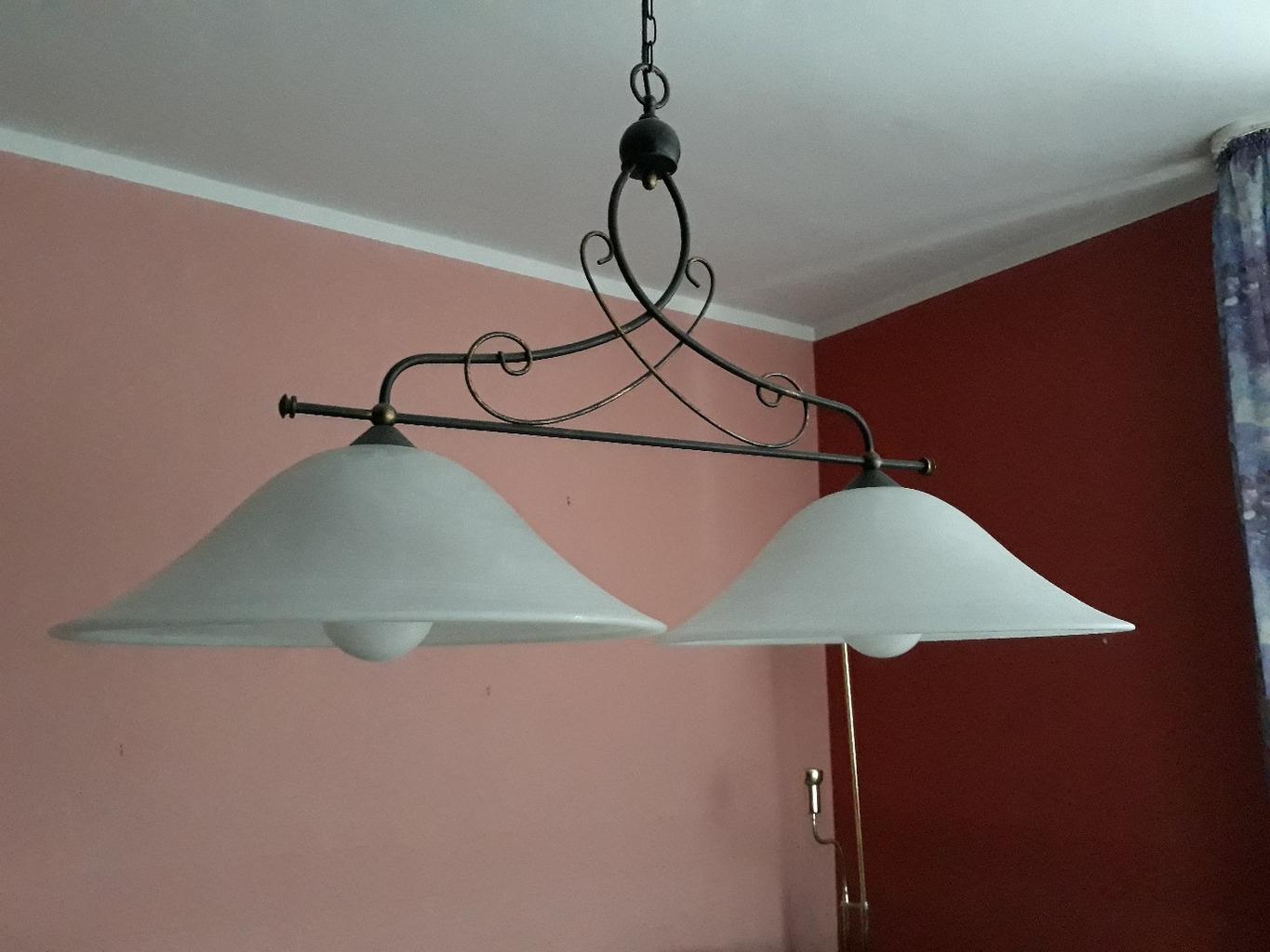 Die Wärme des Kupfers im Wohnzimmer: Eine Hommage an die Wohnzimmerlampe in Kupferfarben