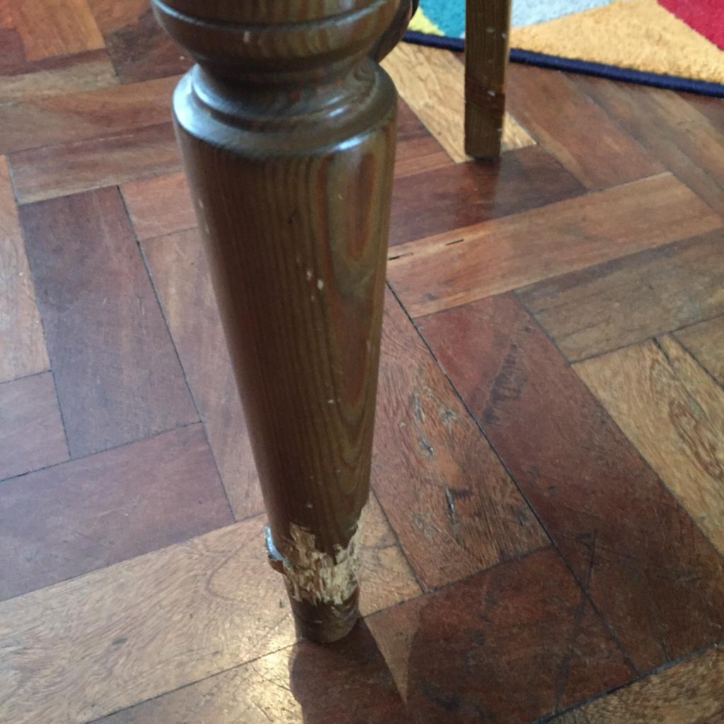 Solid pine drop down dining table & 4 chairs in HP4 Dacorum for £35.00