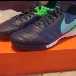 Size 8.5 
Nike tiempo mystic 
Astro turf 
Purchased for my son but didn't fit
Cost me 70