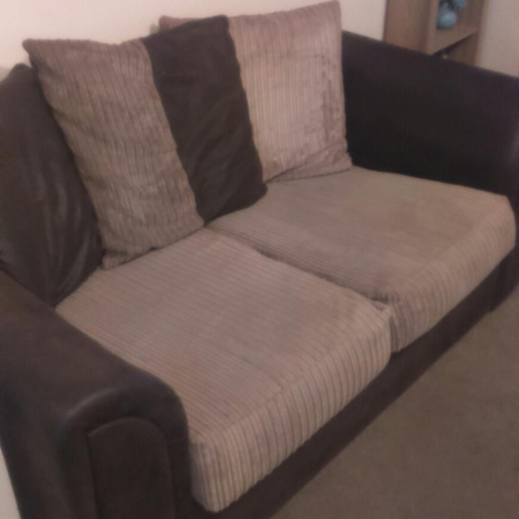 Two X2 sofas in Wakefield für gratis zum Verkauf Shpock DE