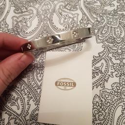 Fossil Bracelet With Swarovski Crystal Details.

Stainless Steel, Few Light Scratches But Still In Great Condition With Plenty Of Life Left In It