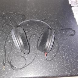 Pair of headphones complete with Jack fantastic sound been used twice GLOSSOP PUO unless you live local