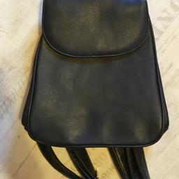 Praktischer Rucksack von Tschibo.
Kaum benutzt und in einem einwandfreien Zustand.