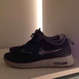 Schwarz-grauer Nike Schuh
Kaum getragen
Schuhgröße 36