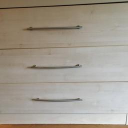 3 drawer chest of drawer
Very good condition
All runners and drawer working perfectly
H70 x W79 x D47cm
Metal drawer handles
£35 Ono
Make an offer. It must go so you may be surprised.